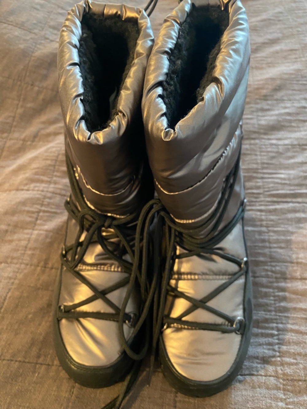NWOT Women's Black Winter Lace-Up Insulated Snow Boots